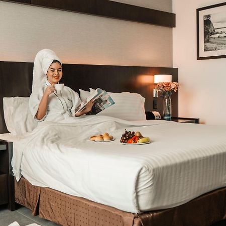 Holiday Inn Guayaquil Airport By Ihg Exterior photo A guest in a hotel room