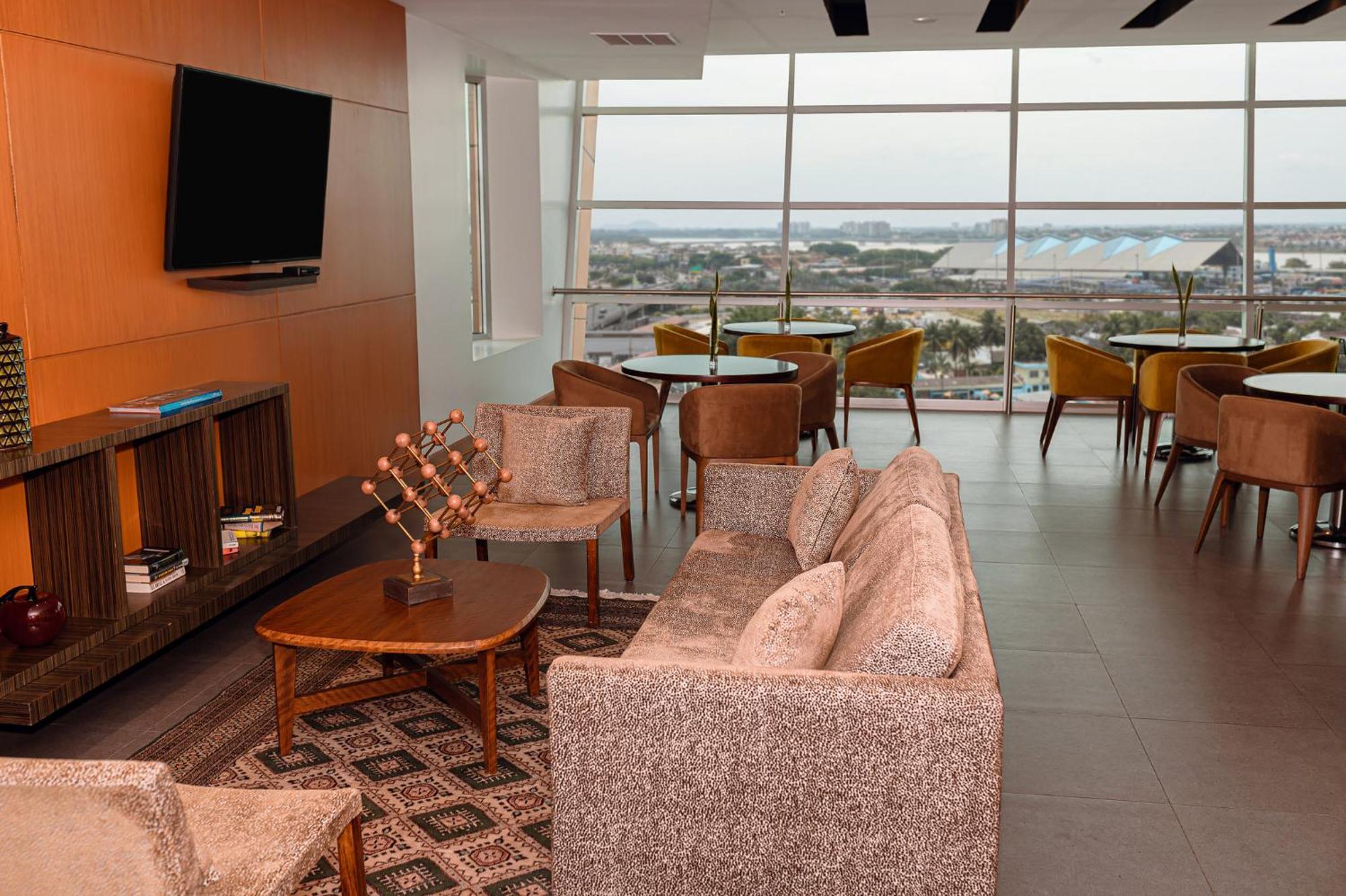 Holiday Inn Guayaquil Airport By Ihg Exterior photo VIP Lounge at the airport