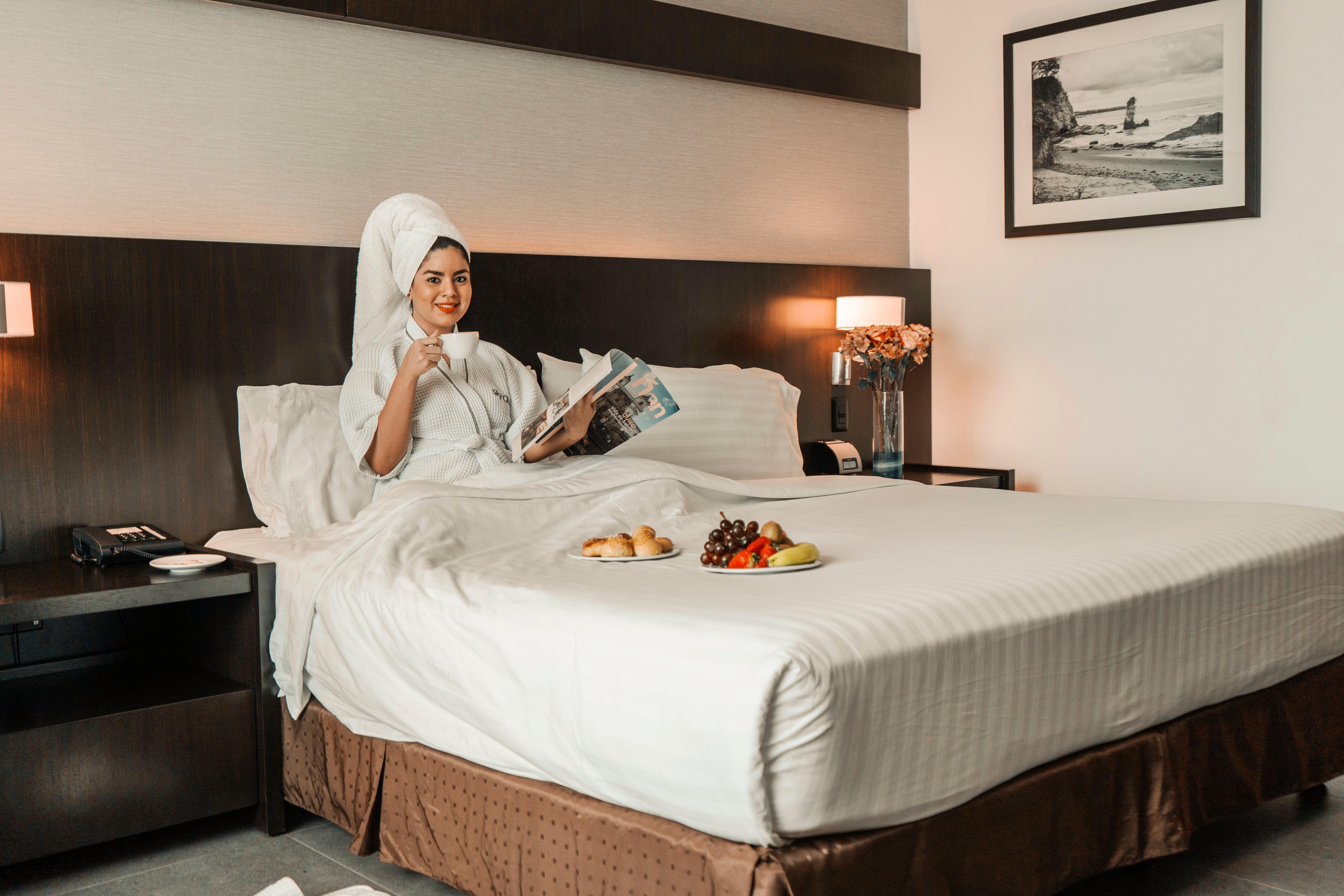 Holiday Inn Guayaquil Airport By Ihg Exterior photo A guest in a hotel room
