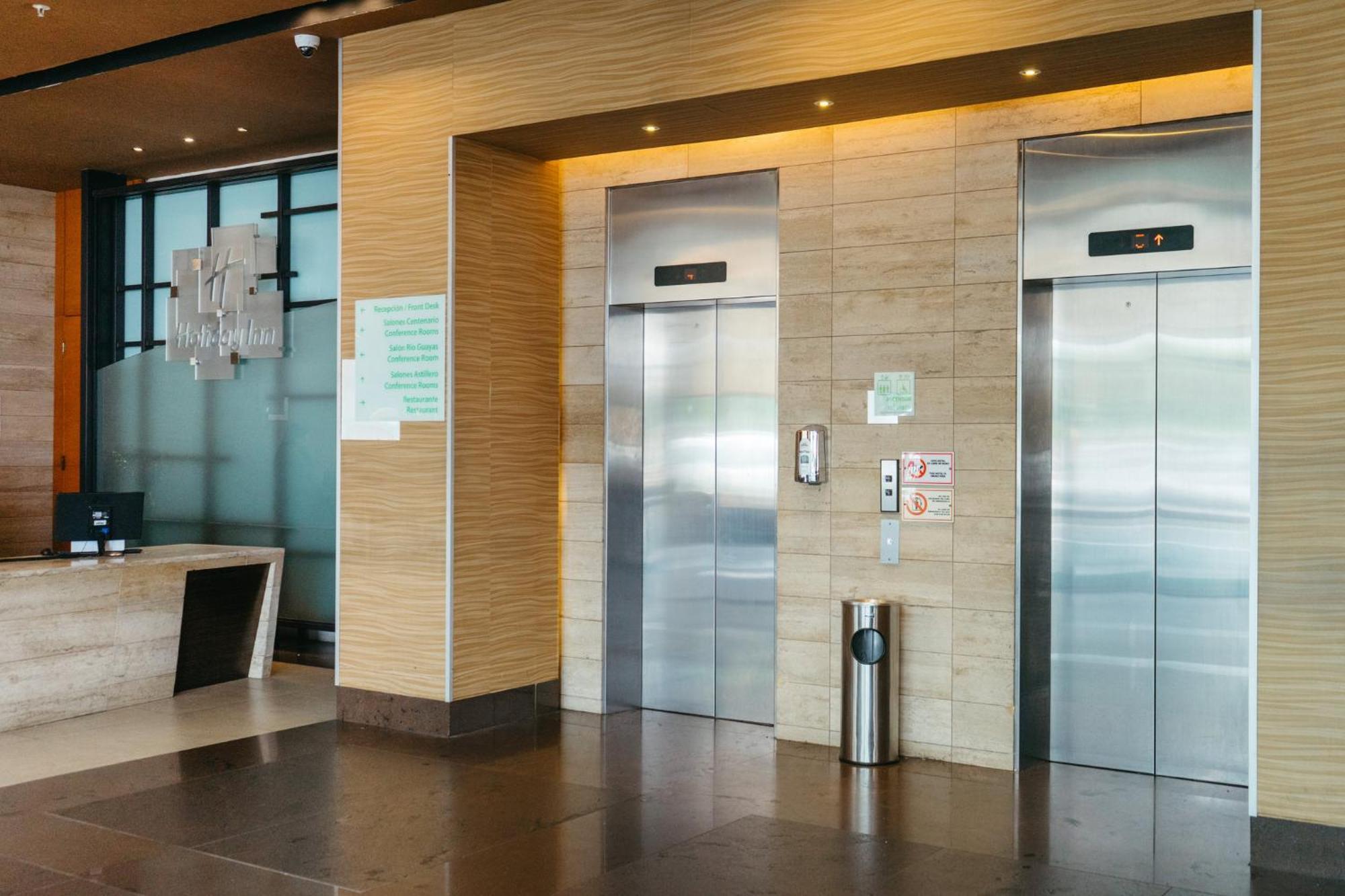 Holiday Inn Guayaquil Airport By Ihg Exterior photo Elevators in a hotel