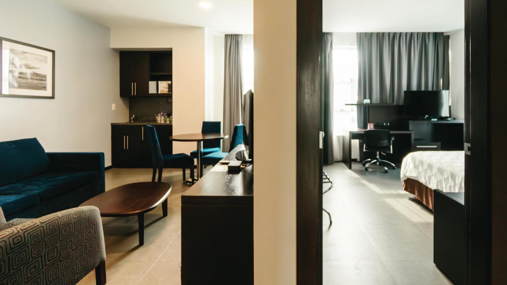 Holiday Inn Guayaquil Airport By Ihg Exterior photo A typical studio apartment