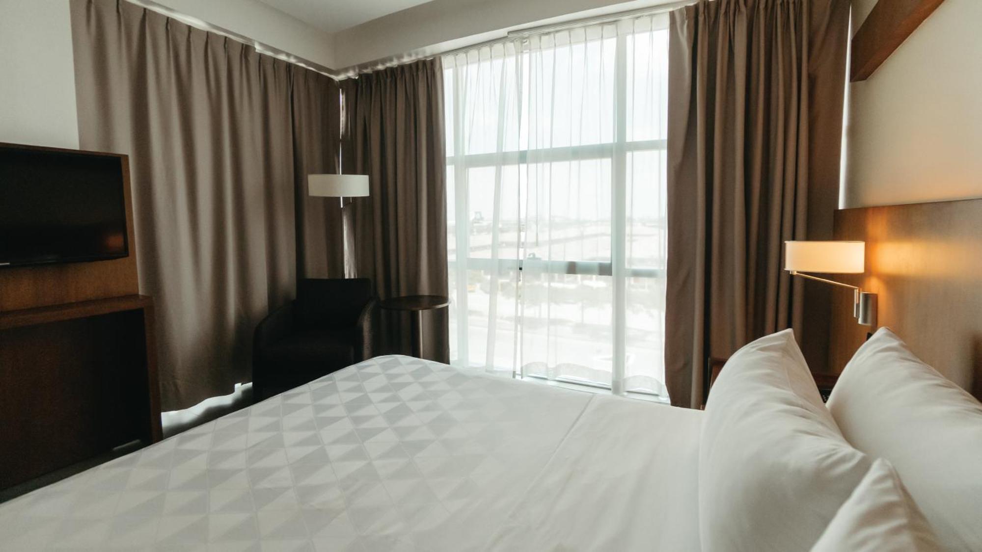 Holiday Inn Guayaquil Airport By Ihg Exterior photo A bedroom at the hotel