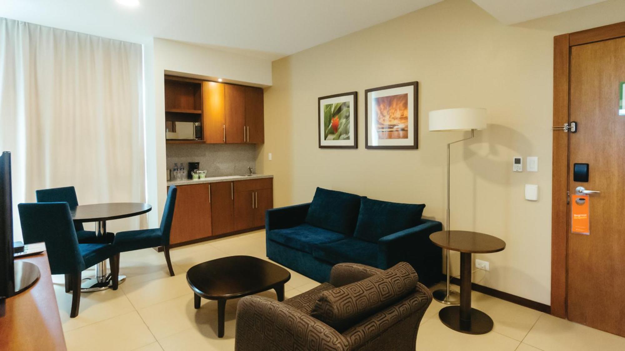 Holiday Inn Guayaquil Airport By Ihg Exterior photo Living room
