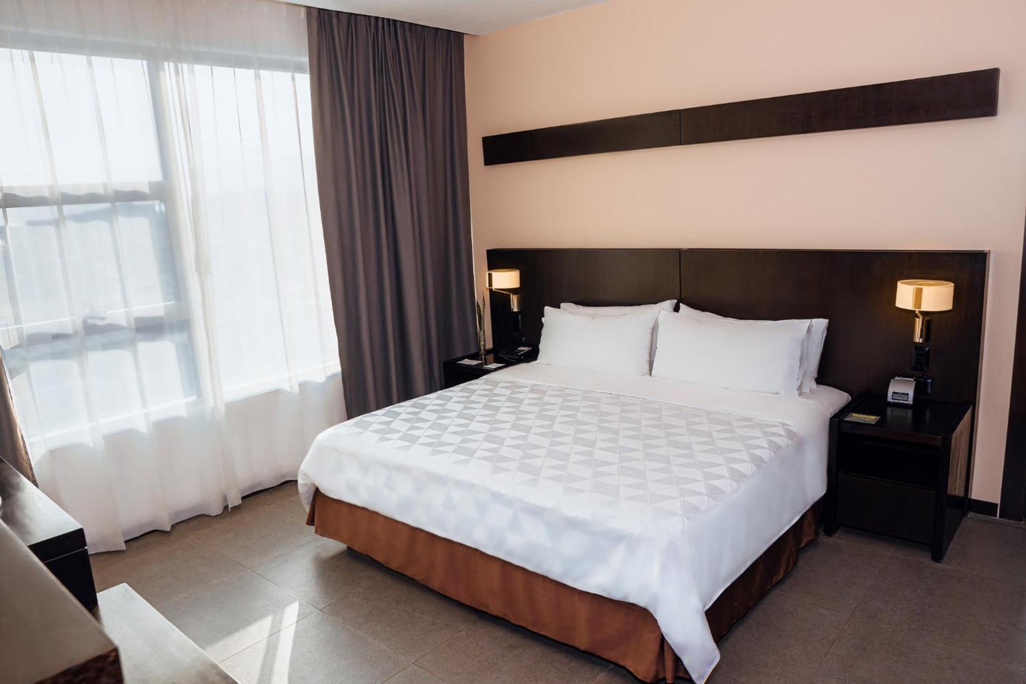 Holiday Inn Guayaquil Airport By Ihg Exterior photo A bedroom at the hotel