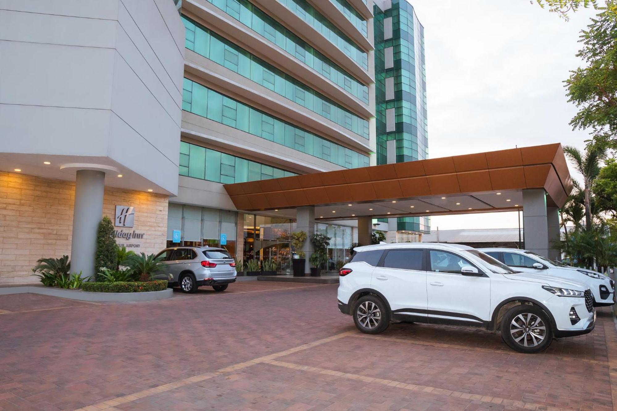 Holiday Inn Guayaquil Airport By Ihg Exterior photo The hotel's entrance