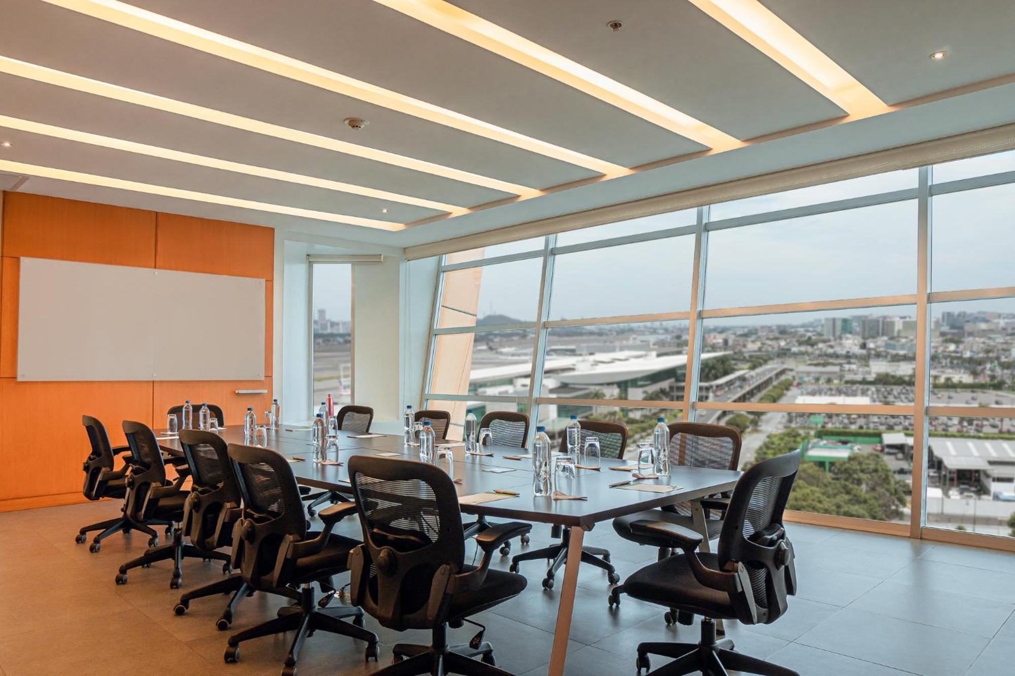 Holiday Inn Guayaquil Airport By Ihg Exterior photo Meeting room