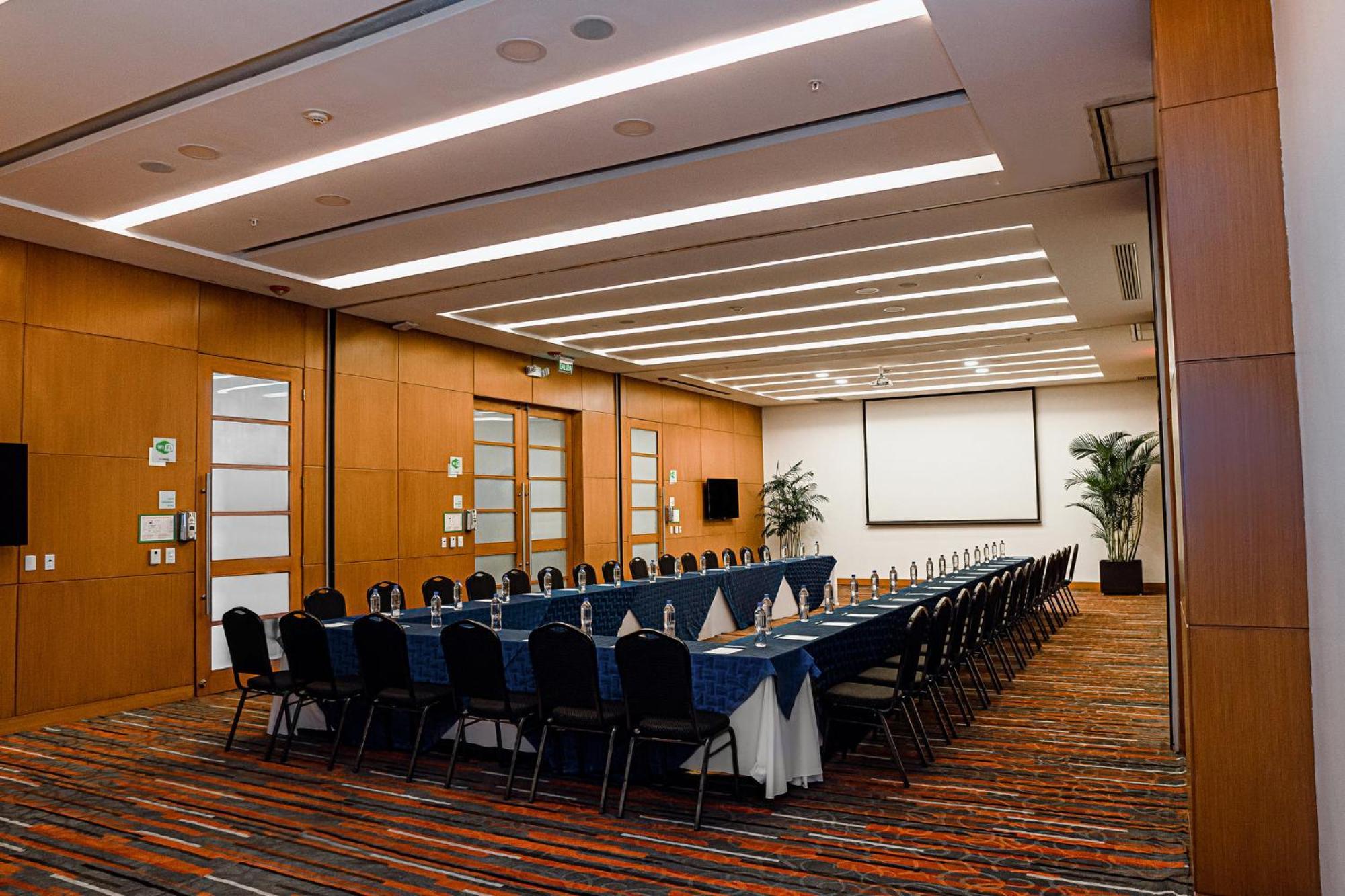Holiday Inn Guayaquil Airport By Ihg Exterior photo Meeting room