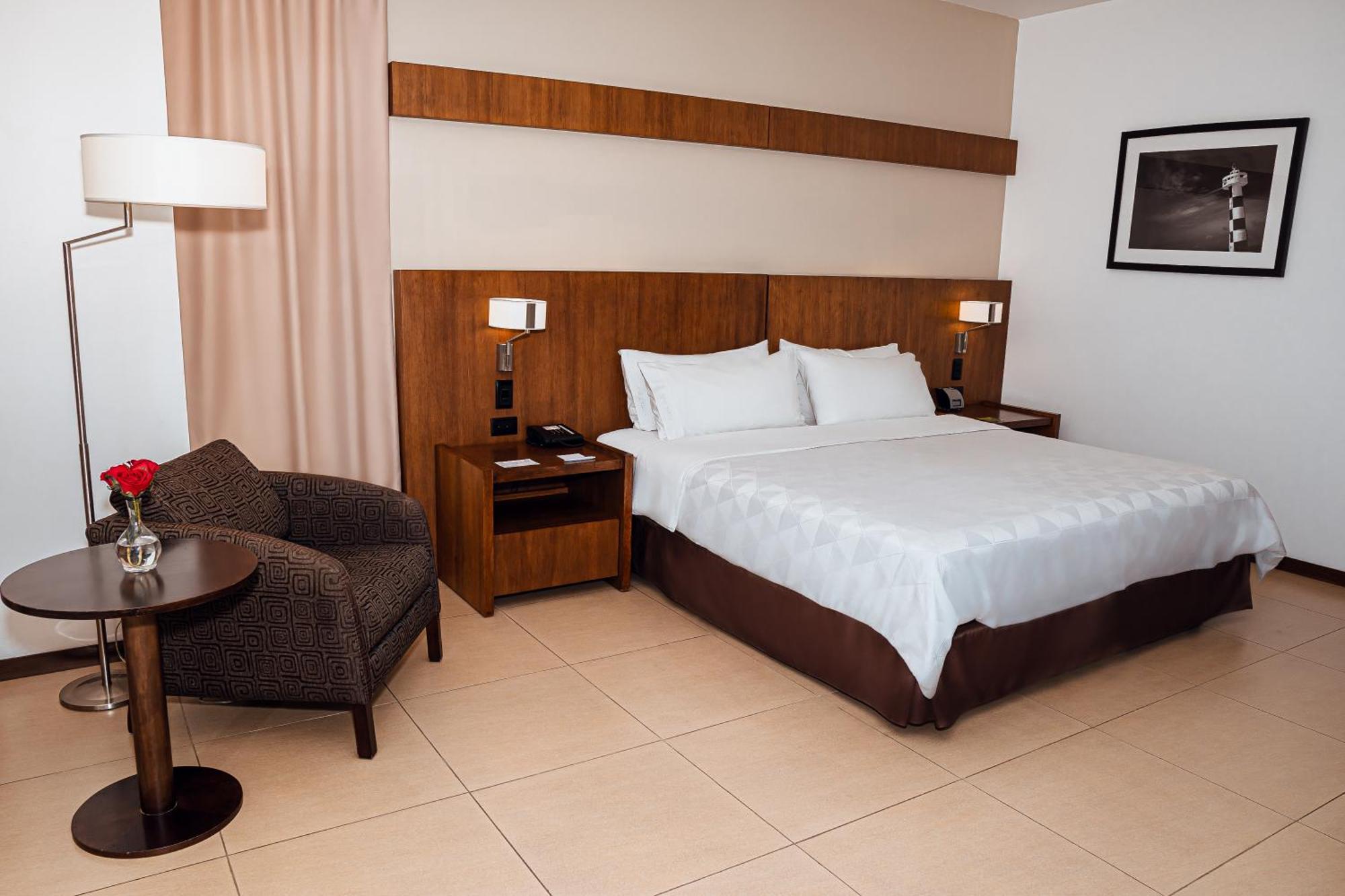 Holiday Inn Guayaquil Airport By Ihg Exterior photo