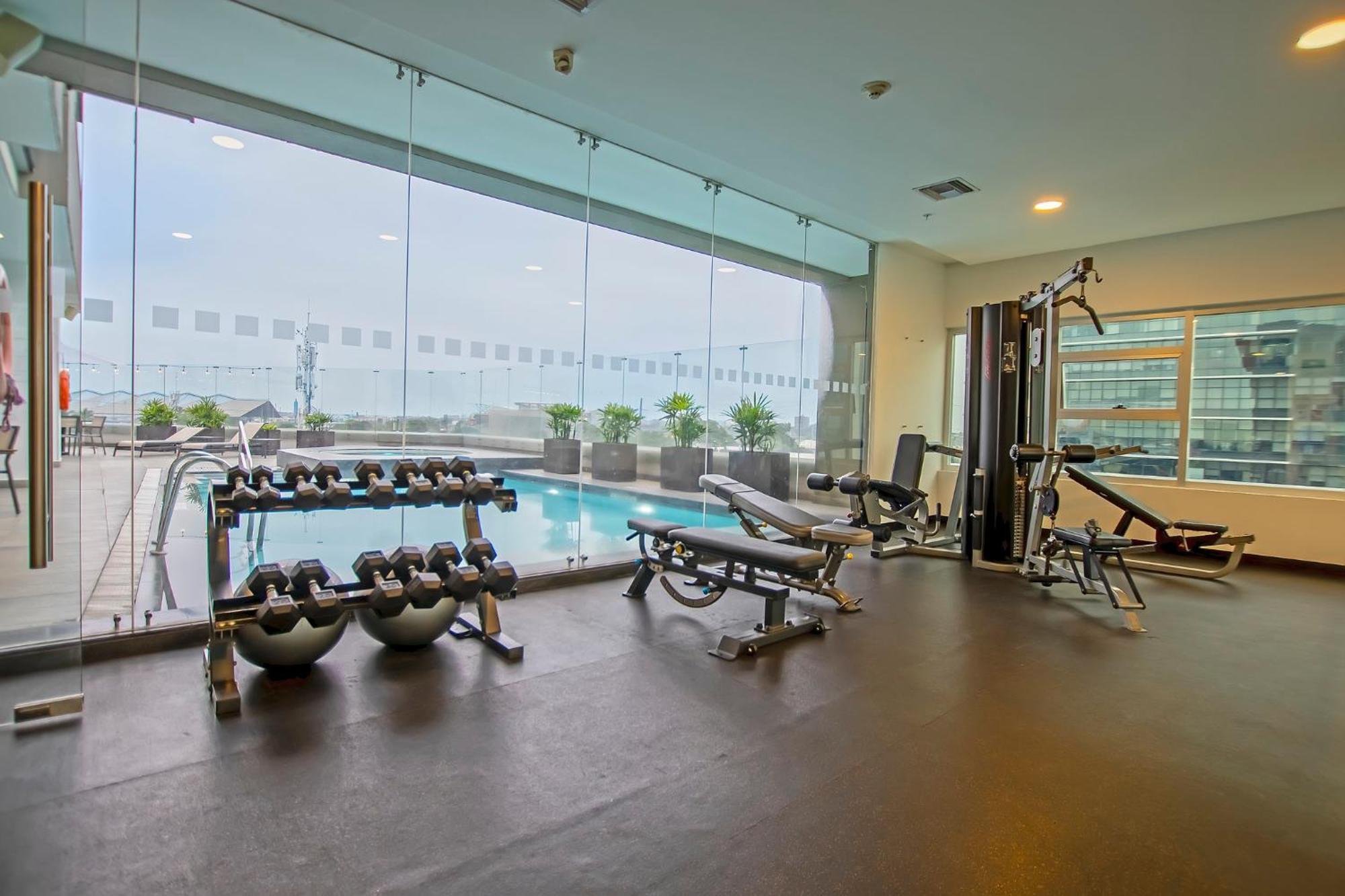 Holiday Inn Guayaquil Airport By Ihg Exterior photo The gym at the 33rd floor